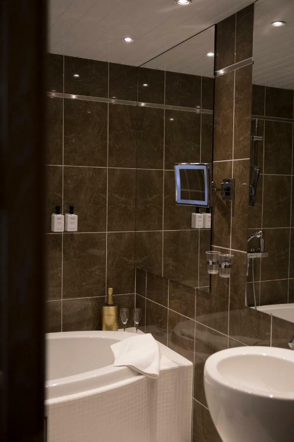 פיטרסארי Hotel Epoque & Apartments מראה חיצוני תמונה