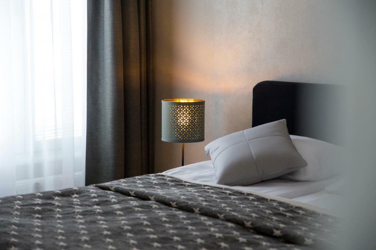 פיטרסארי Hotel Epoque & Apartments מראה חיצוני תמונה